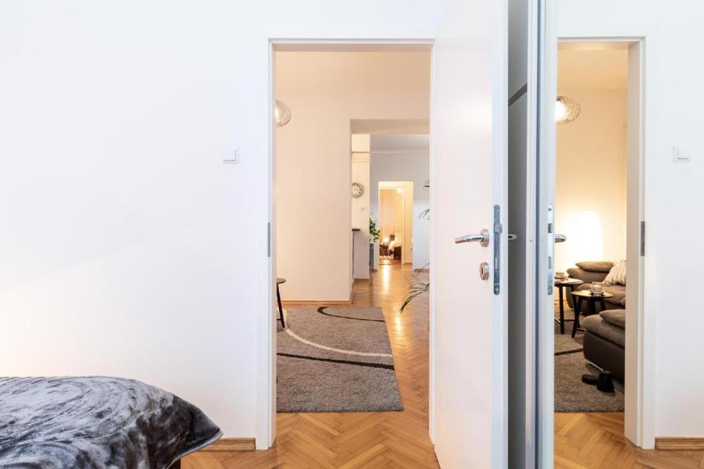 Lea And Maks'S City Apartment Urban Stay ซาเกร็บ ภายนอก รูปภาพ